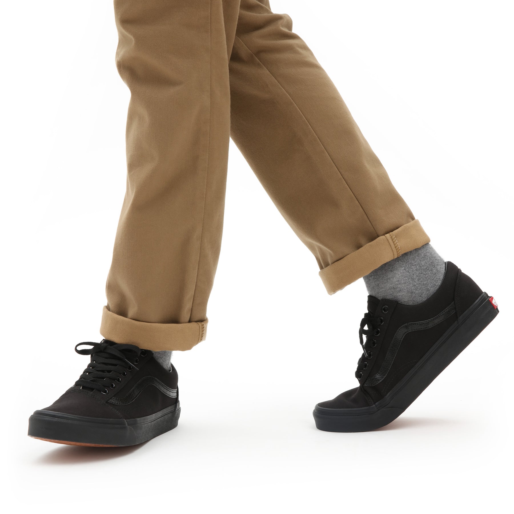 נעלי סניקרס ואנס אולדסקול בצבע שחור יוניסקס-Vans-35-נאקו
