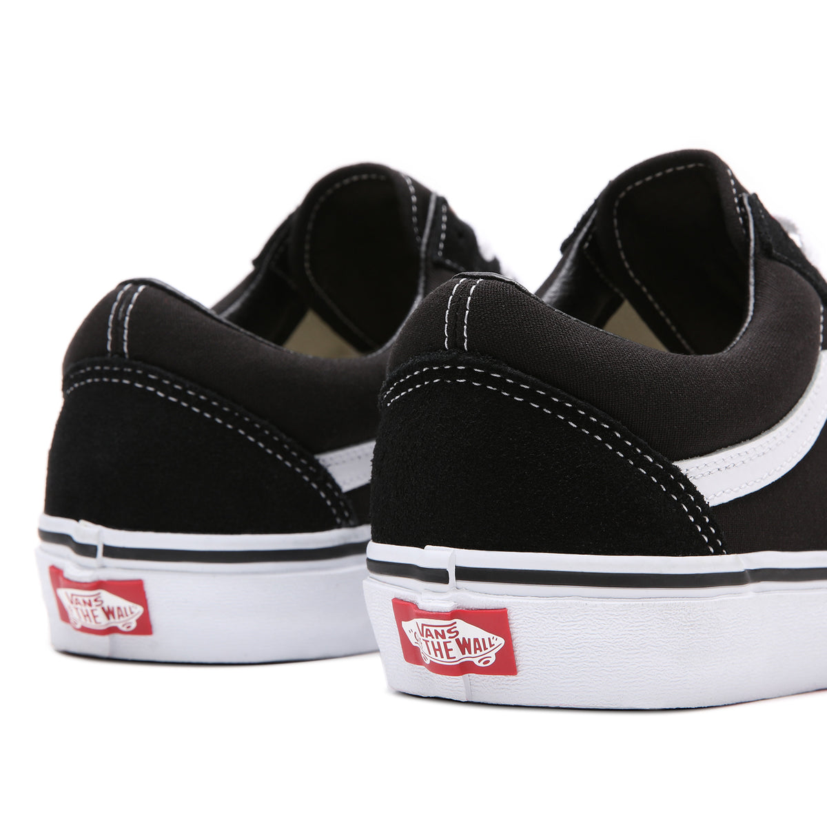 נעלי סניקרס ואנס אולדסקול בצבע שחור לבן יוניסקס-Vans-35-נאקו