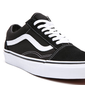 נעלי סניקרס ואנס אולדסקול בצבע שחור לבן יוניסקס-Vans-35-נאקו