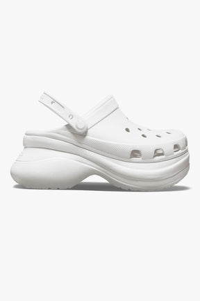 כפכפי פלטפורמה קרוקס Classic Bae Clog בצבע לבן לנשים