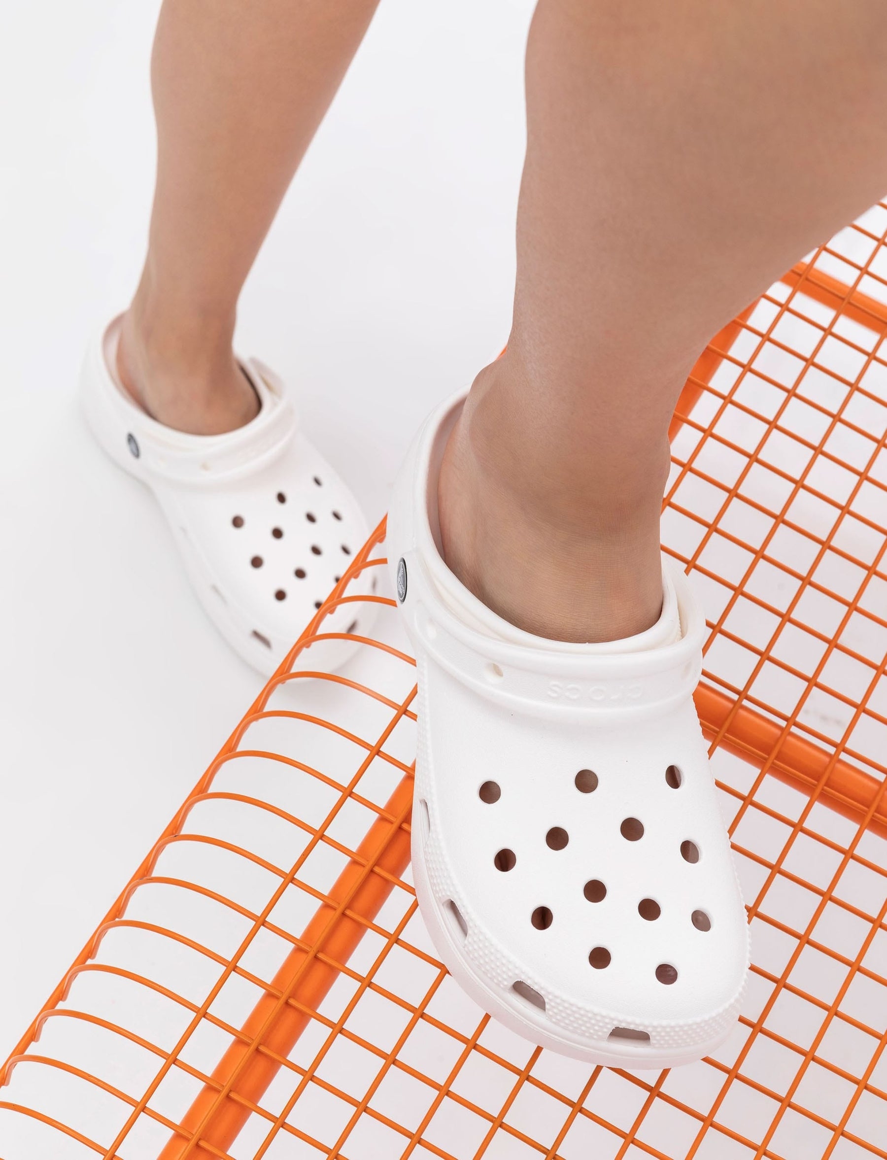 Crocs Classic - נעלי קרוקס קלאסיים בצבע לבן יוניסקס-Crocs-36-37-נאקו