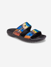 Classic Crocs Spray Dye Sandal - כפכפים לנשים קרוקס בהדפס ספריי צבע מיוחד בצבע שחור/מולטי-Crocs-36-37-נאקו