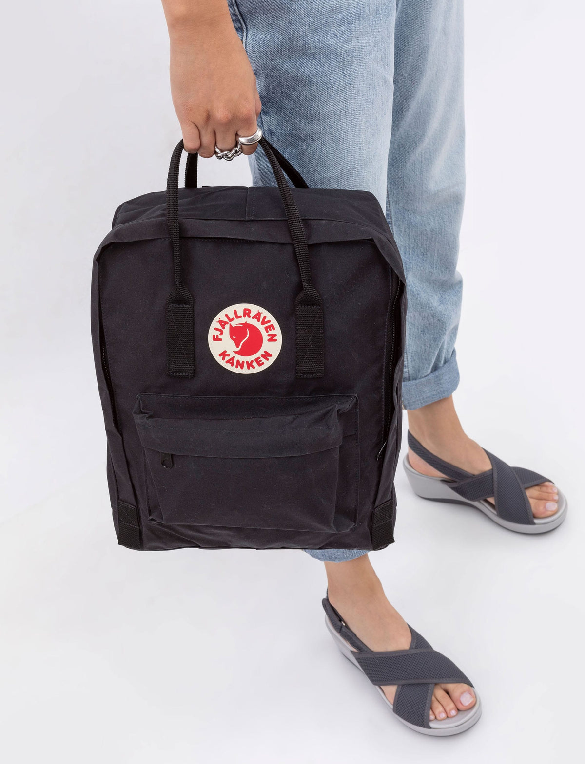 Fjallraven Kanken Classic - תיק גב קלאסי קאן קן 16 ליטר בצבע שחור-Kanken-One Size-נאקו