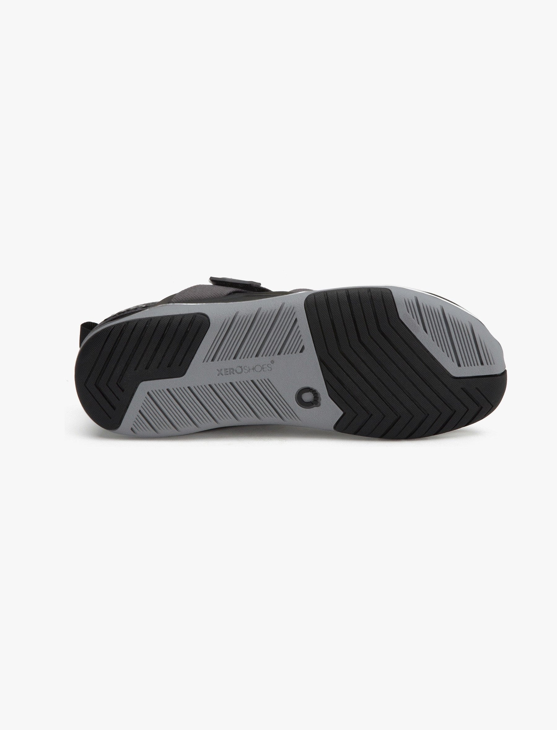 Xero Forza Trainer - נעלי ספורט עם שרוכים ורצועת סקוטש מתכווננת לנשים בצבע שחור/אספלט-Xero-36.5-נאקו